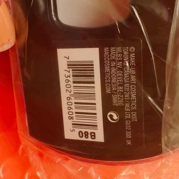 MAC Romantic False Lashes - Picture 2 of 4